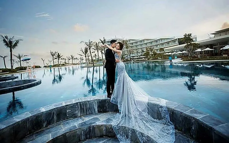 chụp ảnh cưới tại bể bơi nước mặn flc sầm sơn