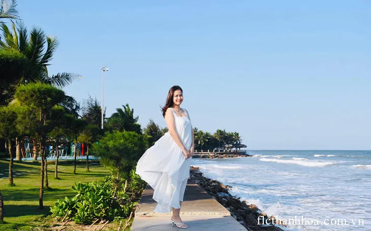 chụp ảnh trên bờ biển