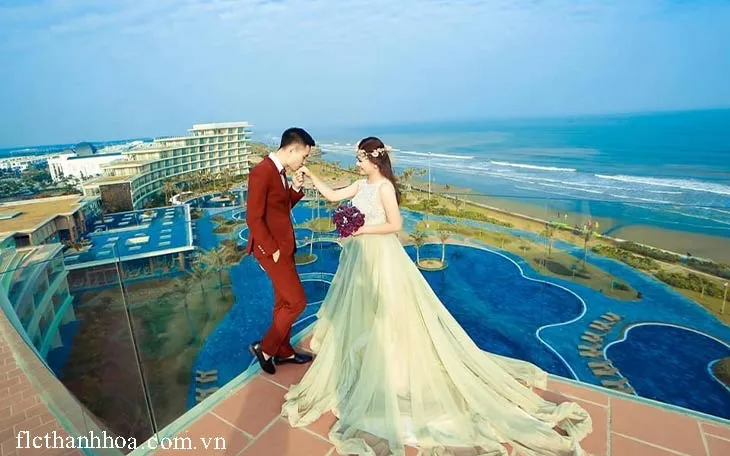 bể bơi nước mặn từ trên cao