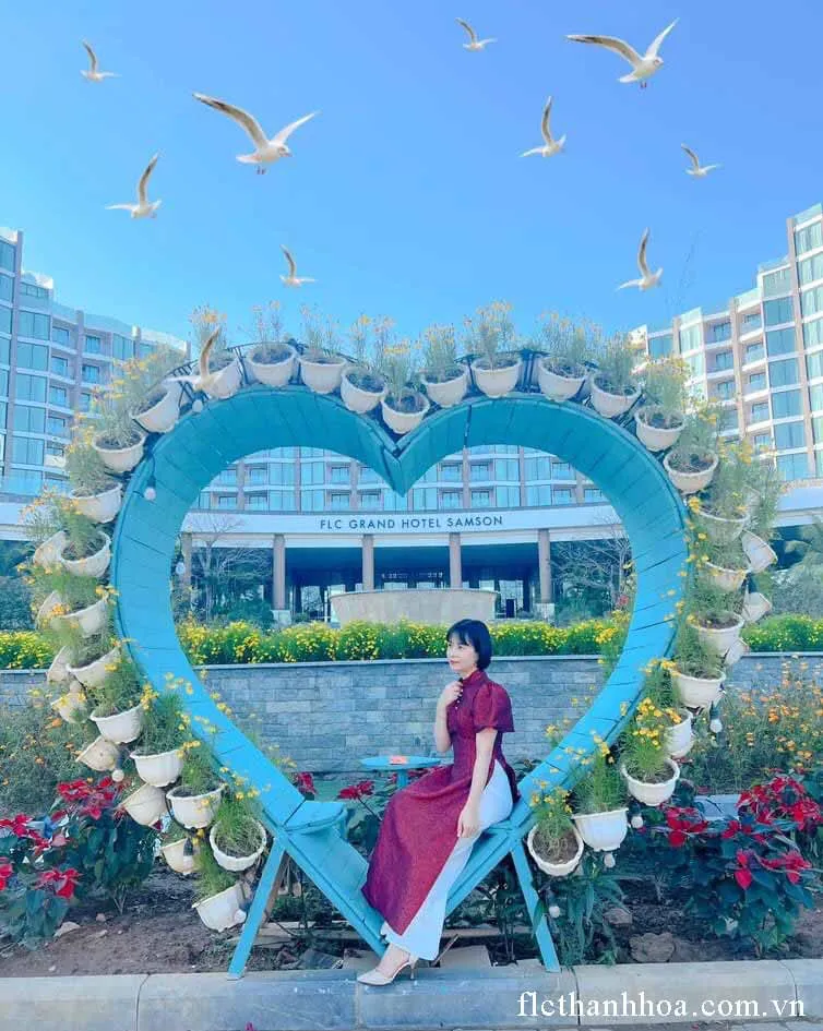 checkin trước Grand Hotel