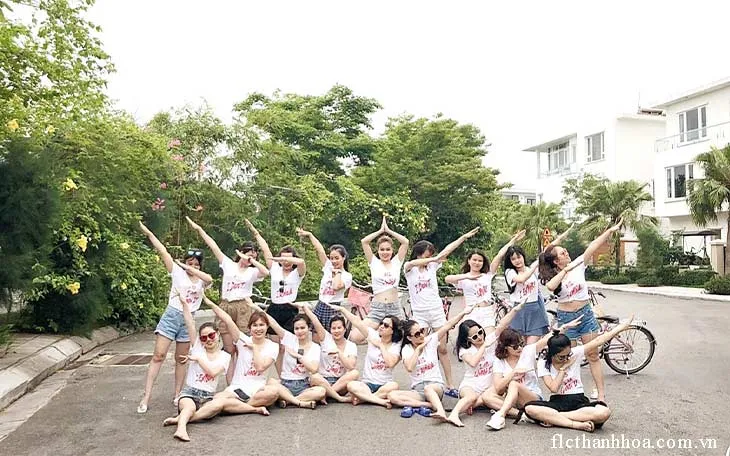 chụp ảnh cả đoàn