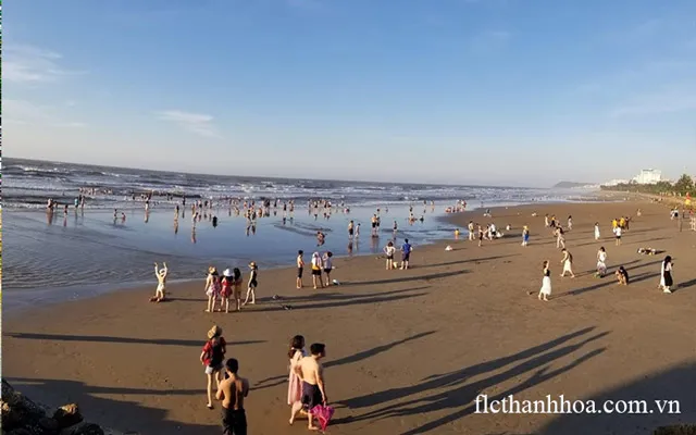 Bãi biển riêng flc sầm sơn vào buổi sáng