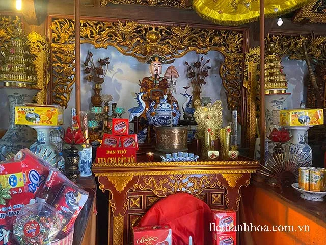 Ban thờ vua cha bát hải chùa thiên phúc