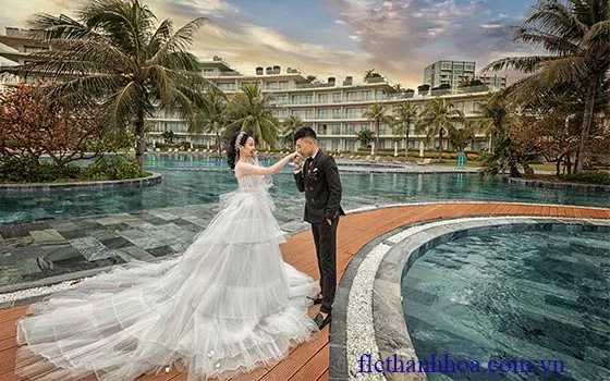 chụp ảnh tại bể  bơi nước mặn flc sầm sơn