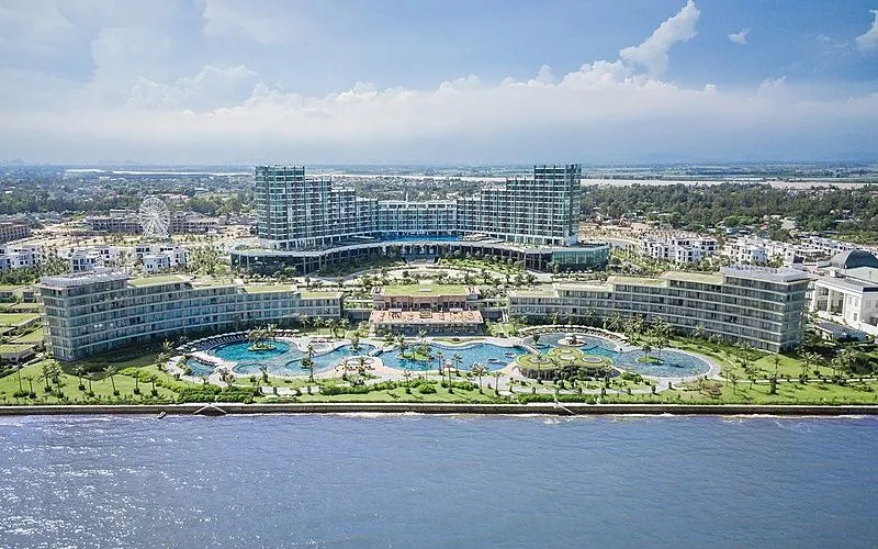 bể bơi nước mặn flc sầm sơn từ trên cao