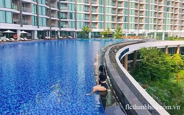 Ngắm nhìn toàn cảnh flc sầm sơn từ Bể bơi vô cực 