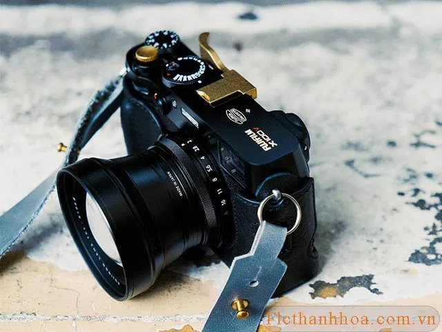máy ảnh chuyên nghiệp đi du lịch