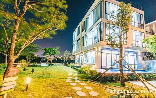 Cảnh quan bên ngoài rất đẹp căn villa flc sầm sơn